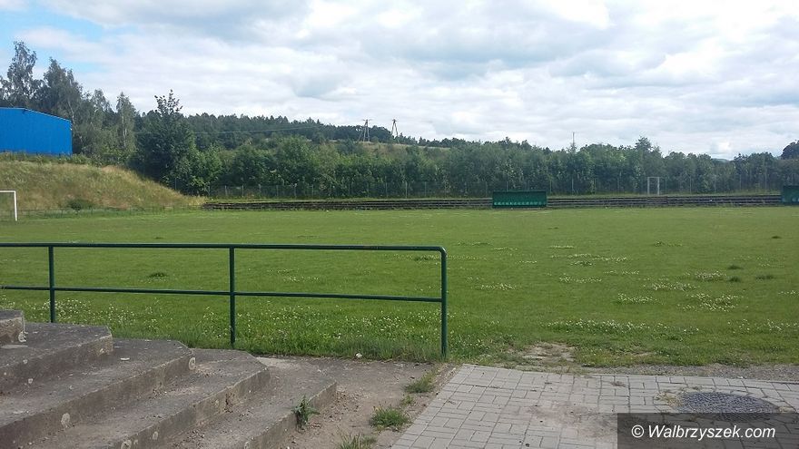 Wałbrzych: Przygotowują boisko