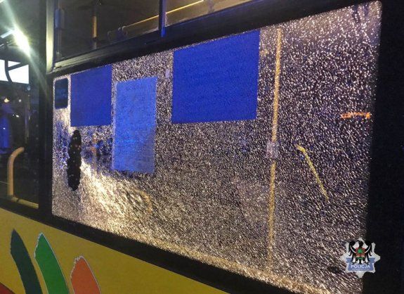 Wałbrzych/Szczawno-Zdrój: Rozbił szybę w autobusie