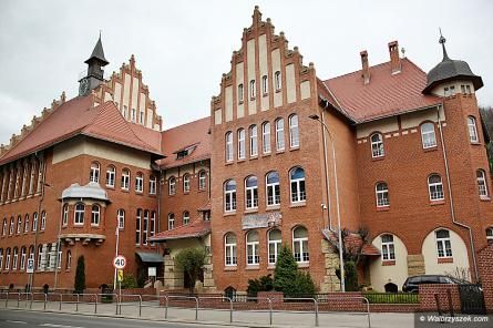 Wałbrzych/Kraj: II LO najwyżej