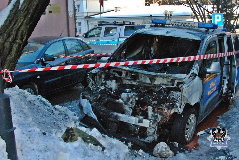 REGION, Szczawno-Zdrój: Z nożem na policjantów