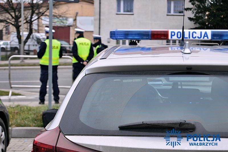 Wałbrzych/powiat wałbrzyski: Rozbił zaparkowane auta