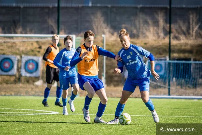 Jelenia Góra: Juniorzy Karkonoszy minimalnie lepsi