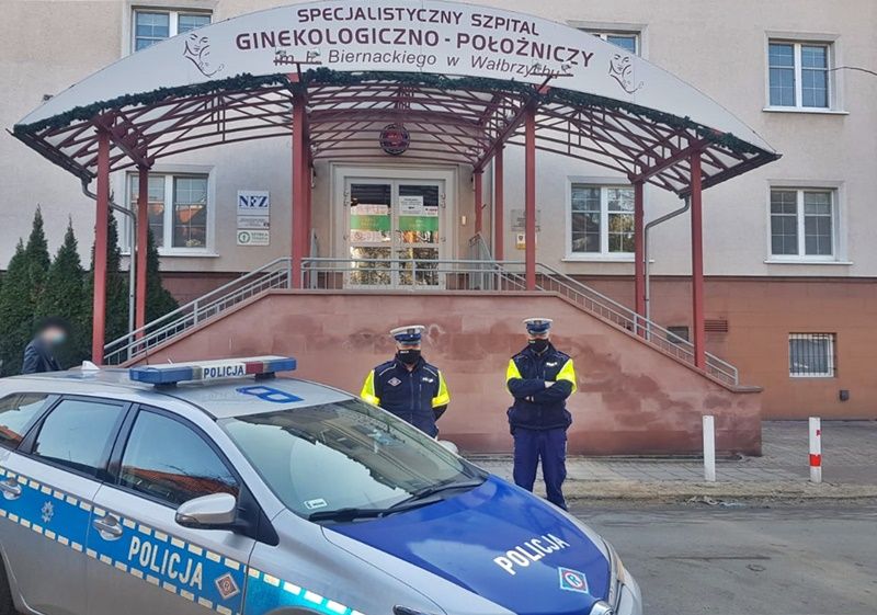 Wałbrzych: Radiowozem na porodówkę