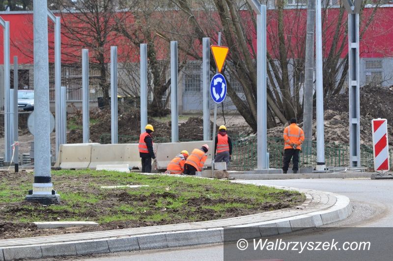 Wałbrzych/Szczawno-Zdrój: Finiszują na rondzie