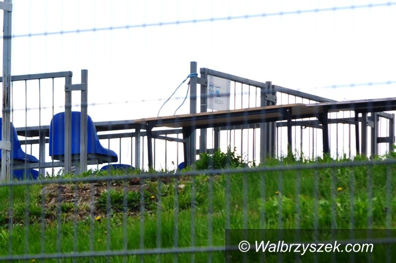 Wałbrzych: Stadion za kratami