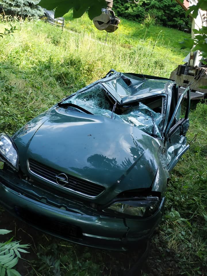 REGION, Olszyniec: Auto w rzece