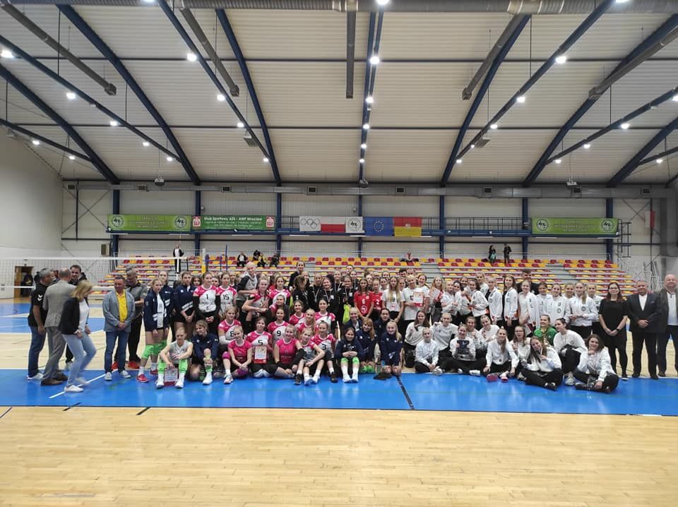 Wałbrzych/Kraj: W środku stawki