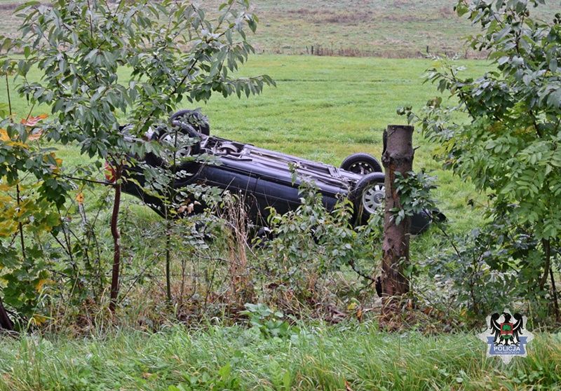 REGION, Głuszyca Górna: Przekoziołkował i dachował