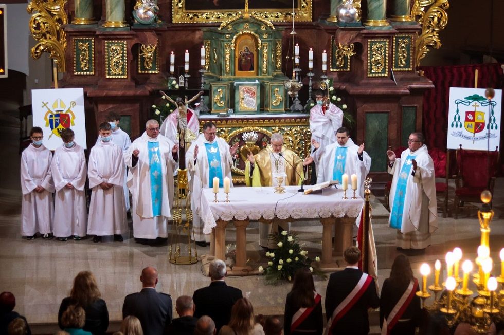 REGION, Stare Bogaczowice: Szkoła ze sztandarem