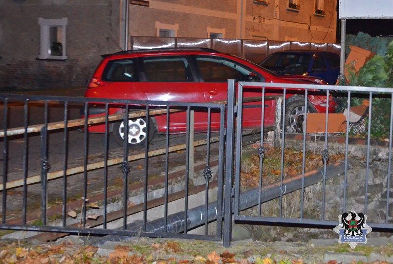 REGION, Walim: Na promilach w ogrodzenie