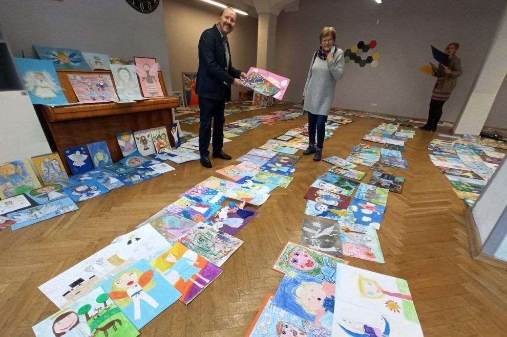 Wałbrzych/Kraj: Sale pełne prac