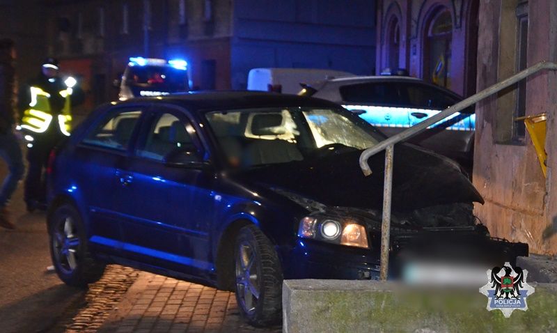 Wałbrzych: Wjechał w budynek