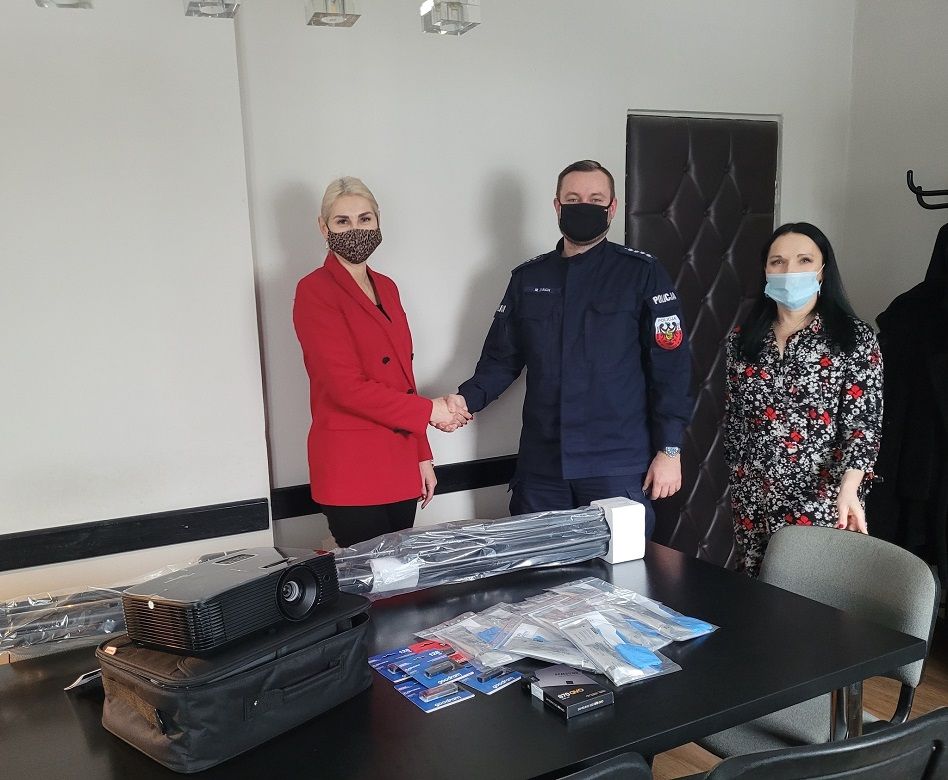 REGION, Boguszów-Gorce: Gmina doposażyła policjantów