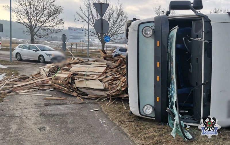 REGION, Stary Julianów: Ciężarówka na boku