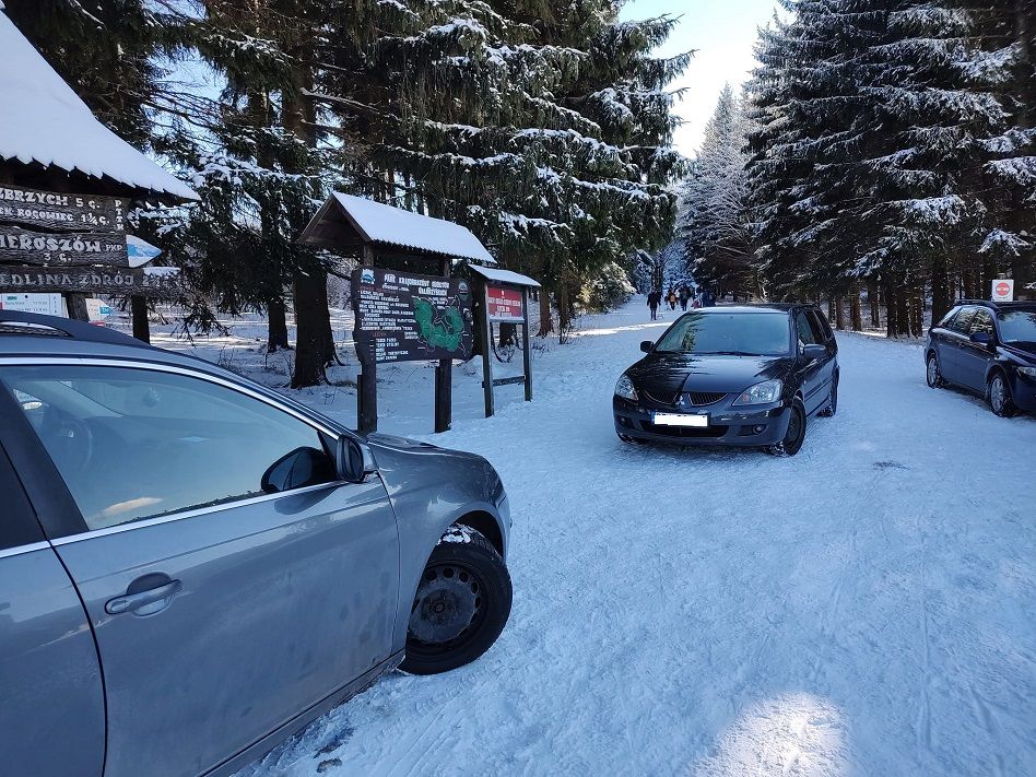 REGION, Andrzejówka: Blokują wjazdy na szlaki