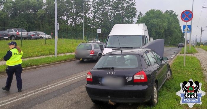 Wałbrzych: Trzy pojazdy uszkodzone