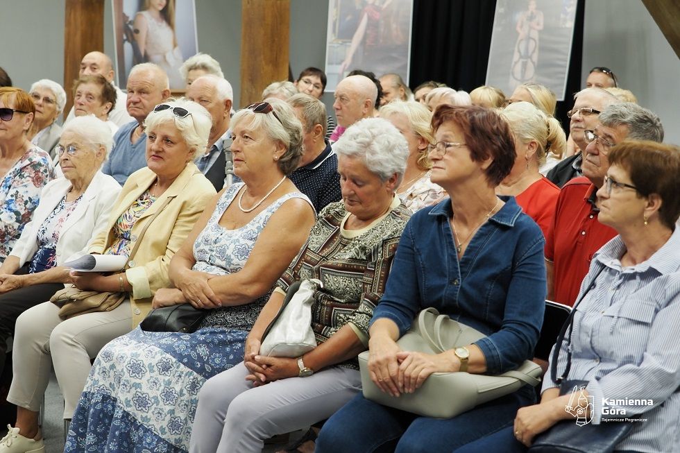REGION, Kamienna Góra: Opaski dla seniorów