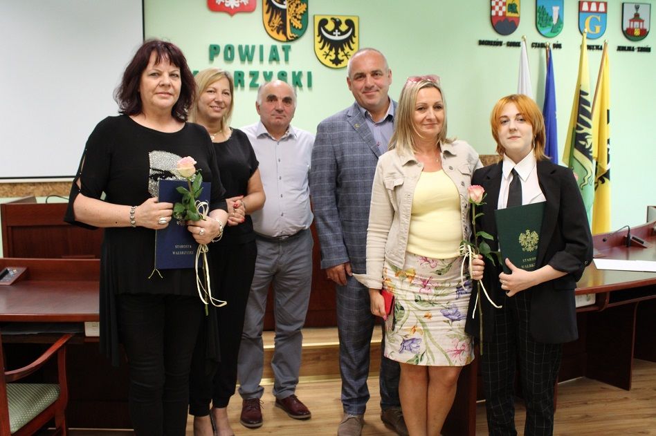 powiat wałbrzyski: Zarząd docenia i wyróżnia