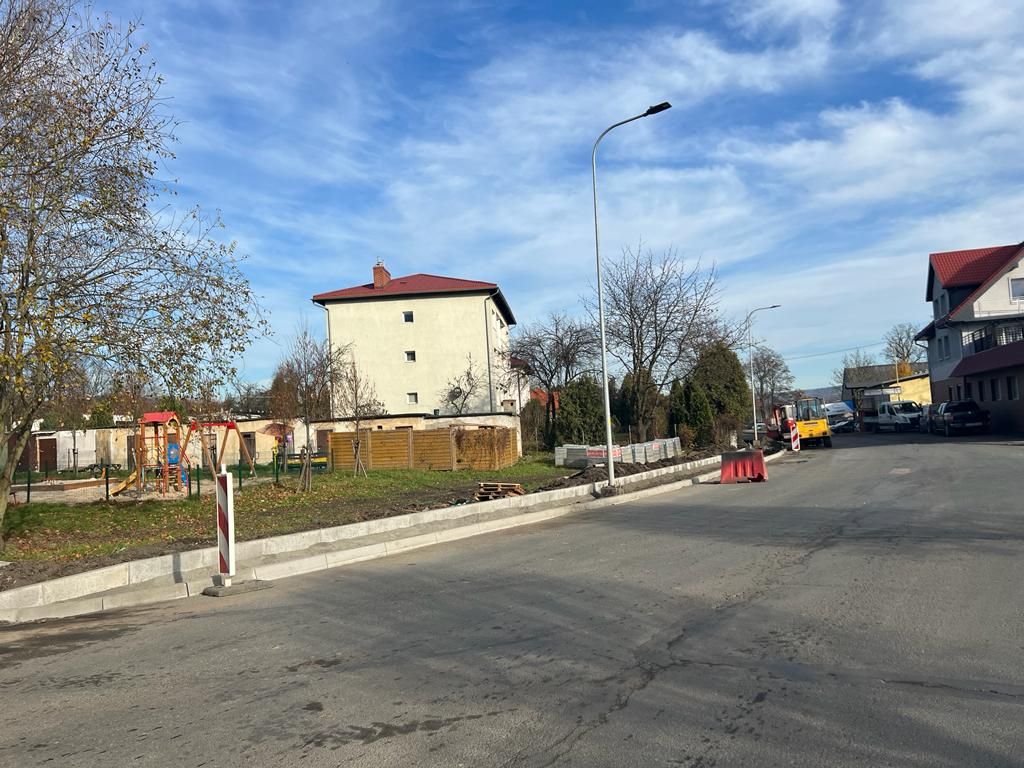 REGION, Kamienna Góra: Pół kilometra chodnika