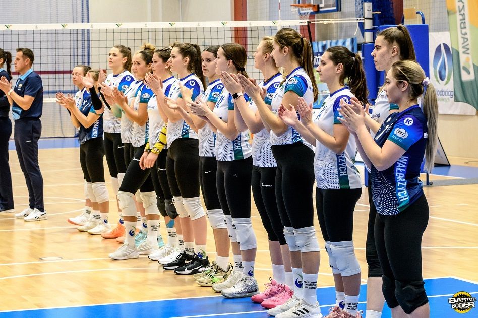 Wałbrzych/Kraj: Punkt straty do lidera