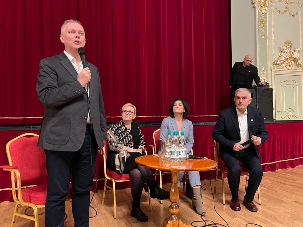 Wałbrzych/REGION: O polityce małej i dużej