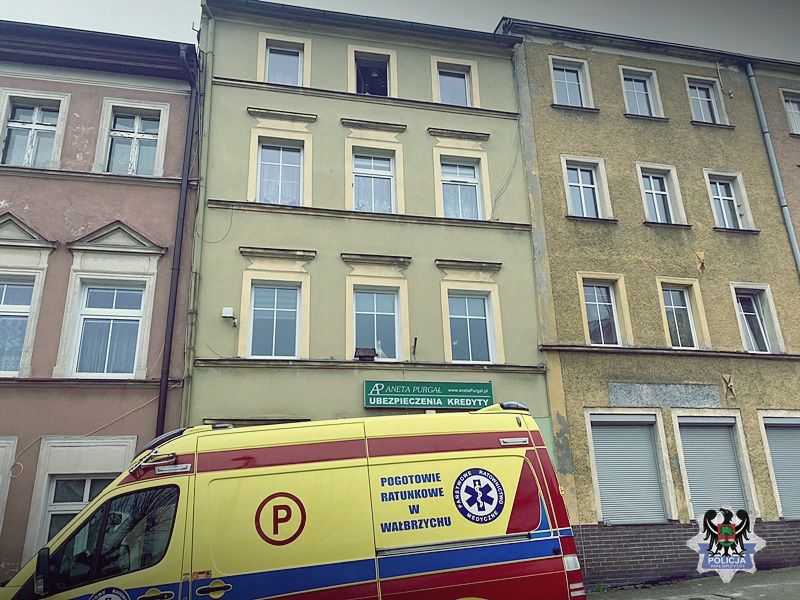 REGION, Mieroszów: Siedział na parapecie