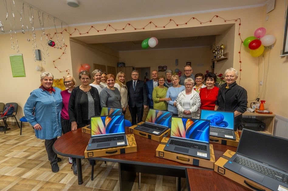 REGION, Szczawno-Zdrój: Partia laptopów