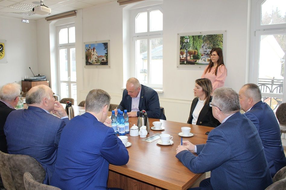 powiat wałbrzyski/Szczawno-Zdrój: Chcą przejąć budynki