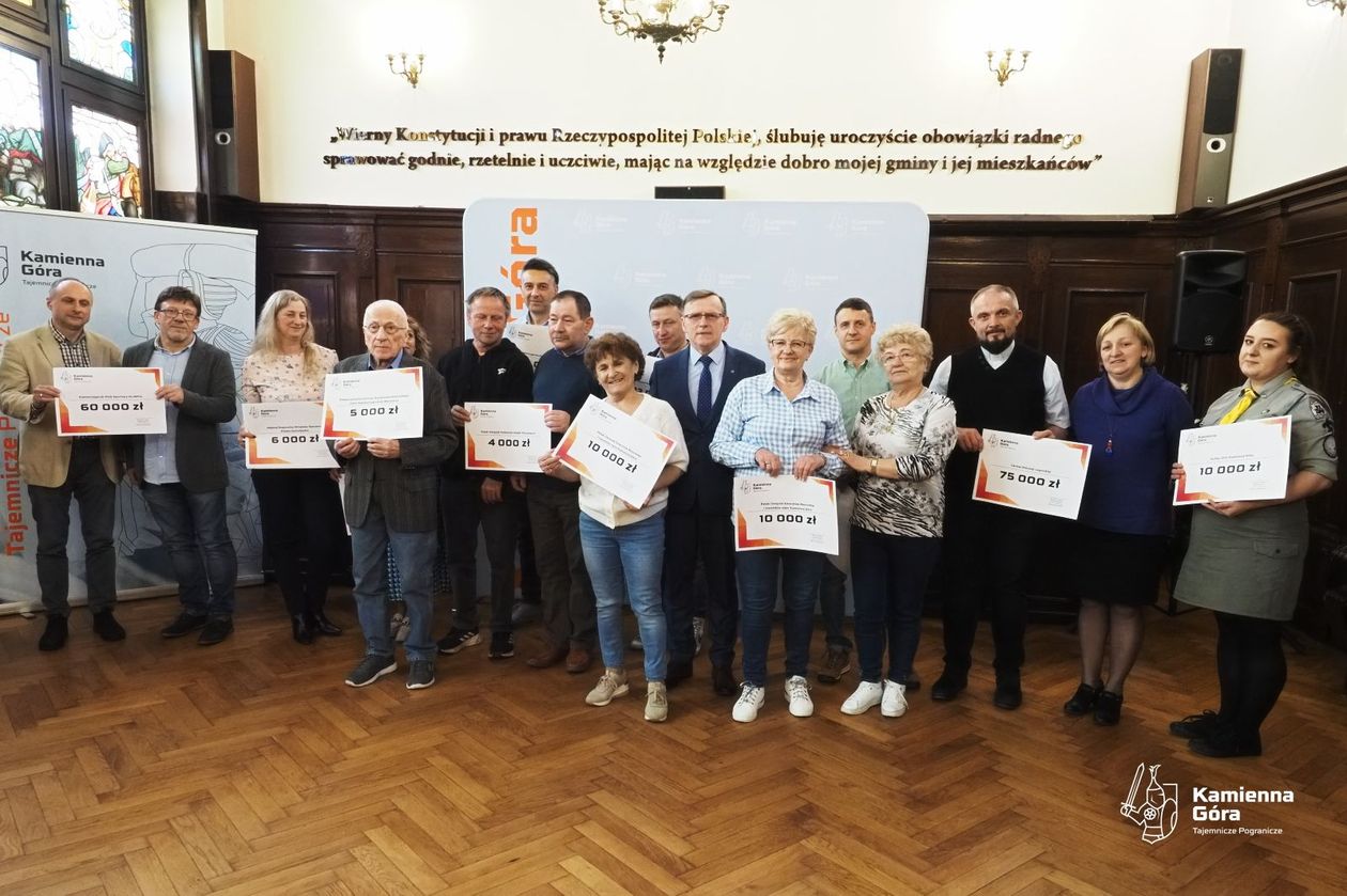 REGION, Kamienna Góra: Czeki wręczone