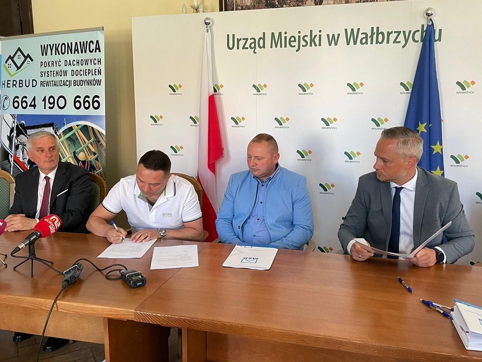 Wałbrzych: Umowa na 12 mieszkań podpisana