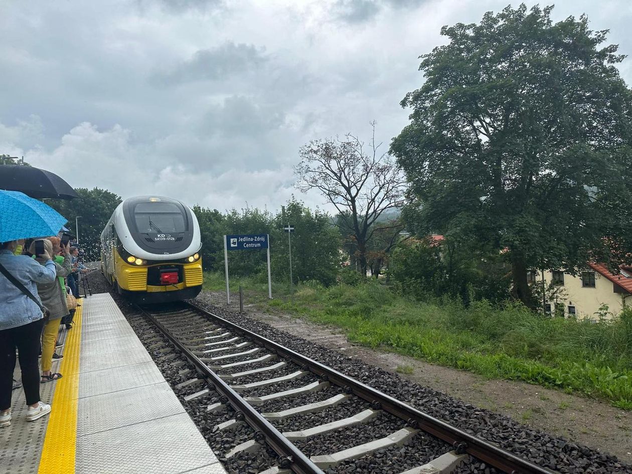 REGION, Jedlina-Zdrój: Pierwszy pociąg