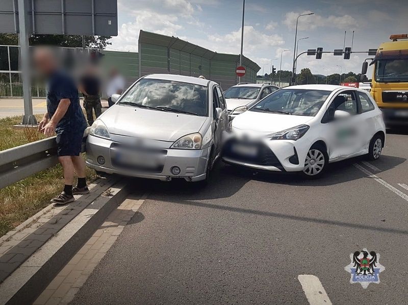 REGION, Szczawno-Zdrój: Wjechała na czerwonym