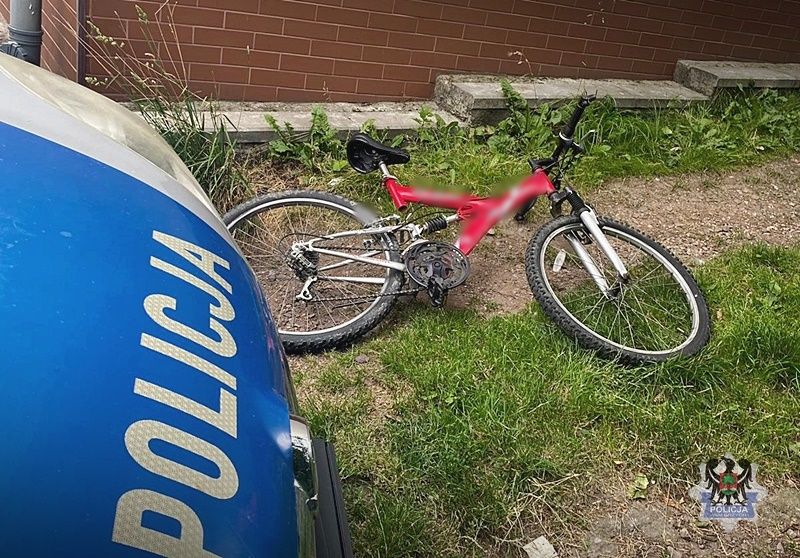 Wałbrzych: Rowerzysta w krzakach