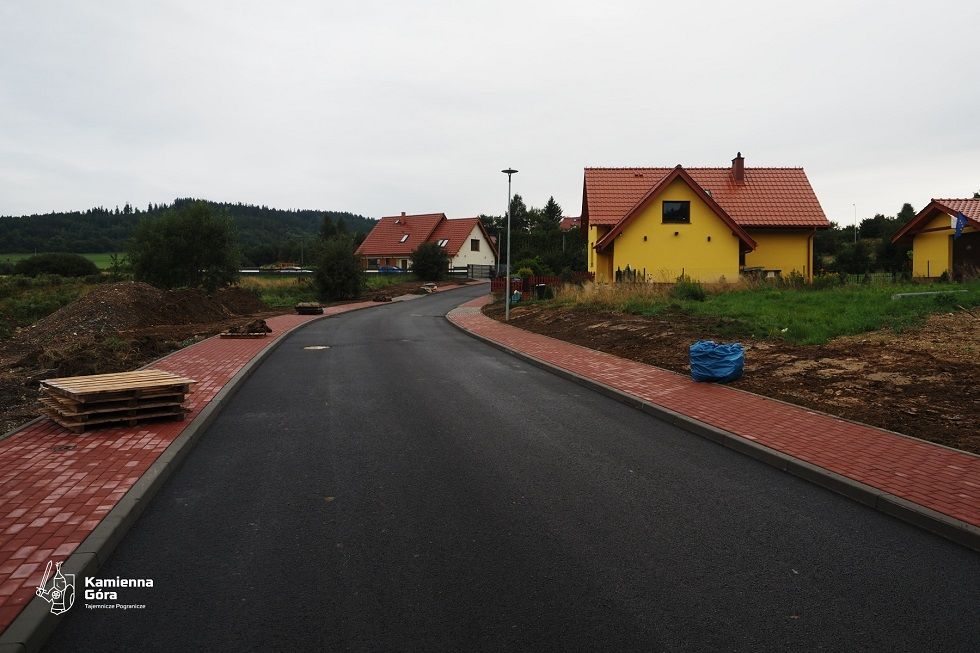 REGION, Kamienna Góra: Nowa nawierzchnia na Różanej