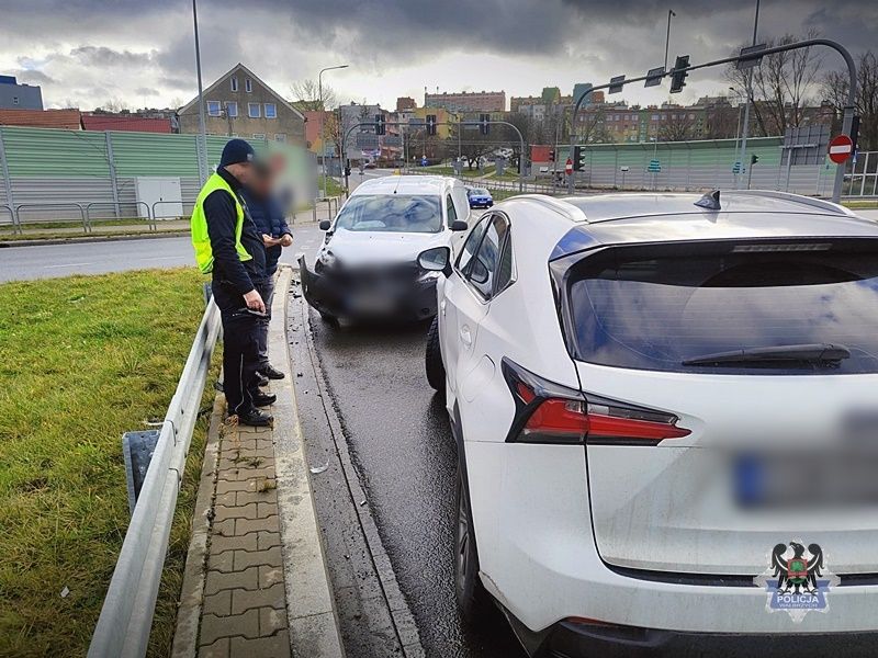 REGION, Szczawno-Zdrój: Wjechał pomimo czerwonego światła