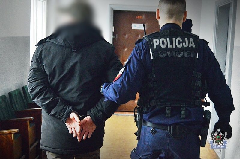 Wałbrzych/Boguszów-Gorce: Pomalował elewację