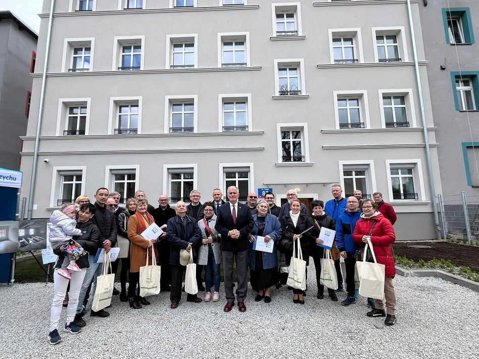 Wałbrzych: 12 rodzin w wyremontowanej kamienicy