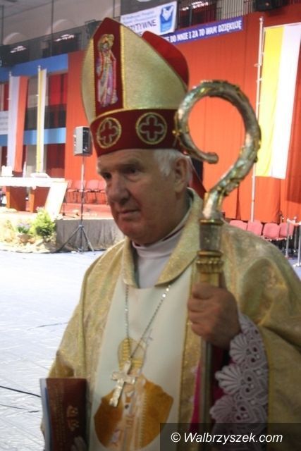 Wałbrzych: Pikieta w obronie księdza Olszewskiego