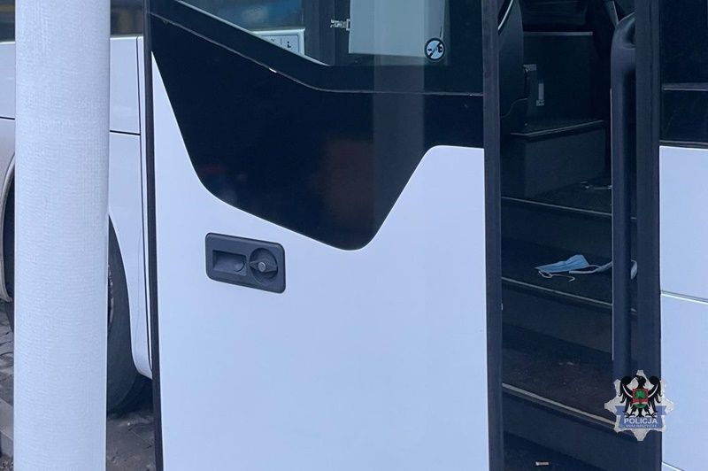 REGION, Boguszów-Gorce: Włamał się do autobusu, a później go zdemolował