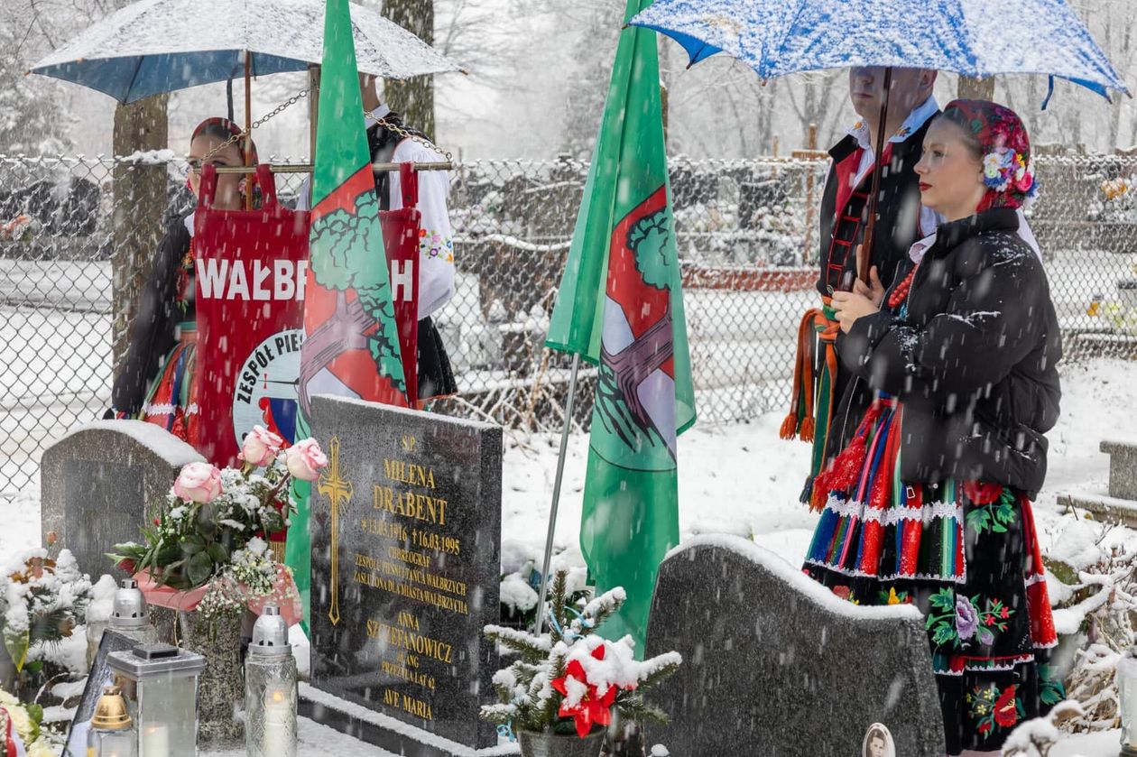 Wałbrzych: Upamiętnili współzałożycielkę ZPiT