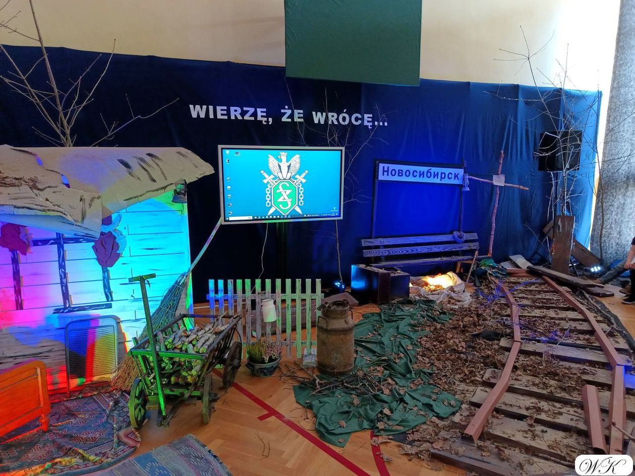 Wałbrzych: Apel Pamięci Sybiru w PSP nr 23