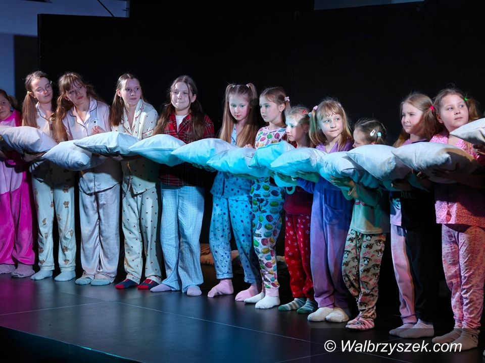 REGION, Boguszów-Gorce: "Nocowanka" w Dzień Teatru