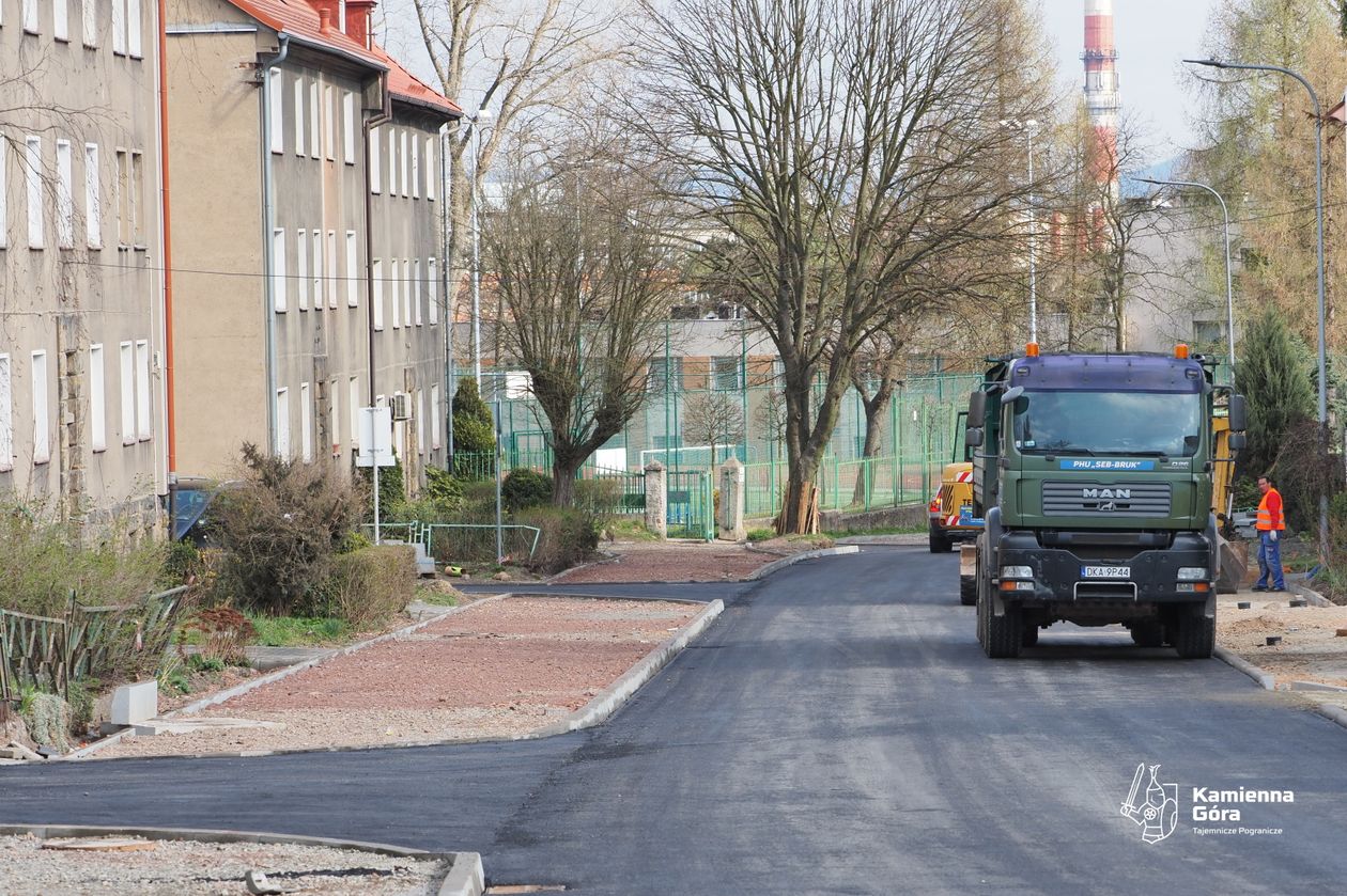 REGION, Kamienna Góra: Położyli pierwszą warstwę
