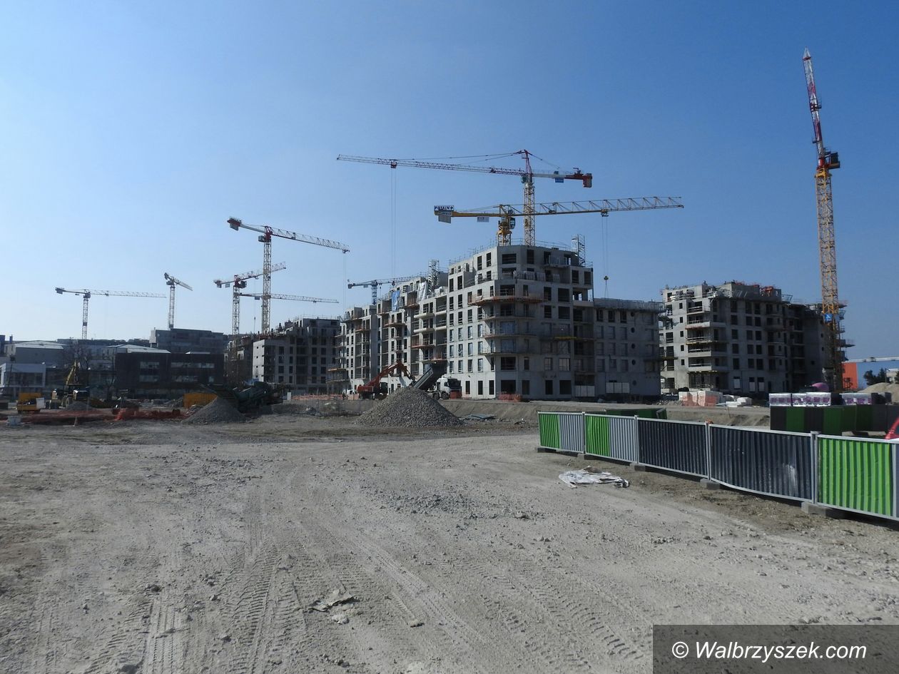 Polska: Kinkiety designerskie – oświetlenie, które łączy funkcję z formą