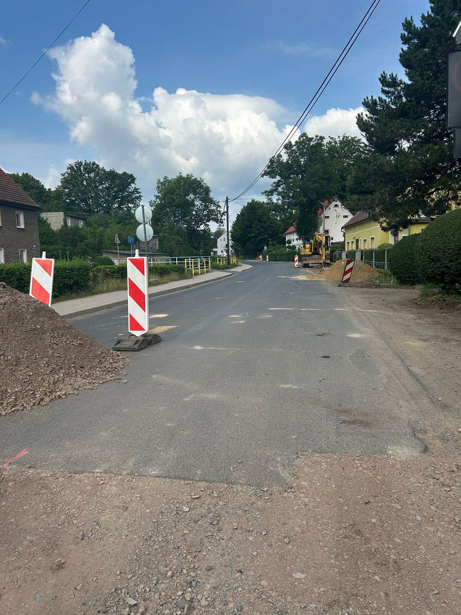 powiat wałbrzyski: Trwają intensywne inwestycje drogowe w powiecie
