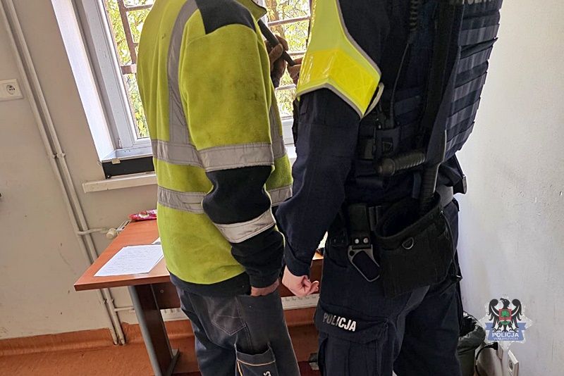 REGION, Jedlina-Zdrój: Uszkodził karetkę pogotowia