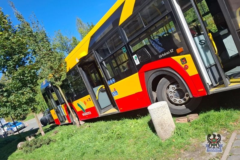 Wałbrzych/powiat wałbrzyski: Autobus miejski uszkodzony
