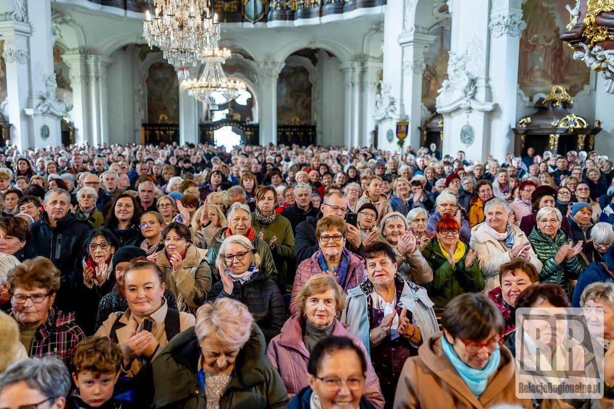REGION, Krzeszów: Kilka tysięcy pielgrzymów w krzeszowskiej bazylice