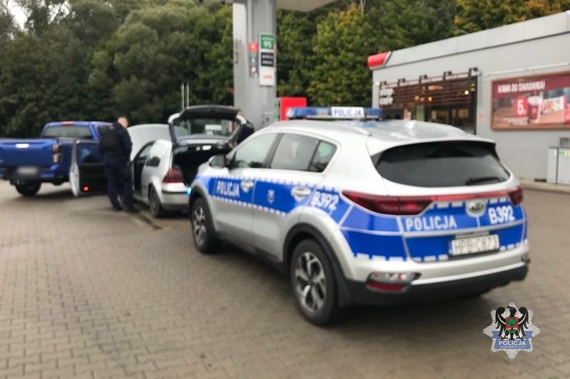 REGION, Nowe Siodło: Wykręcił "bączka" i uderzył w wiatę