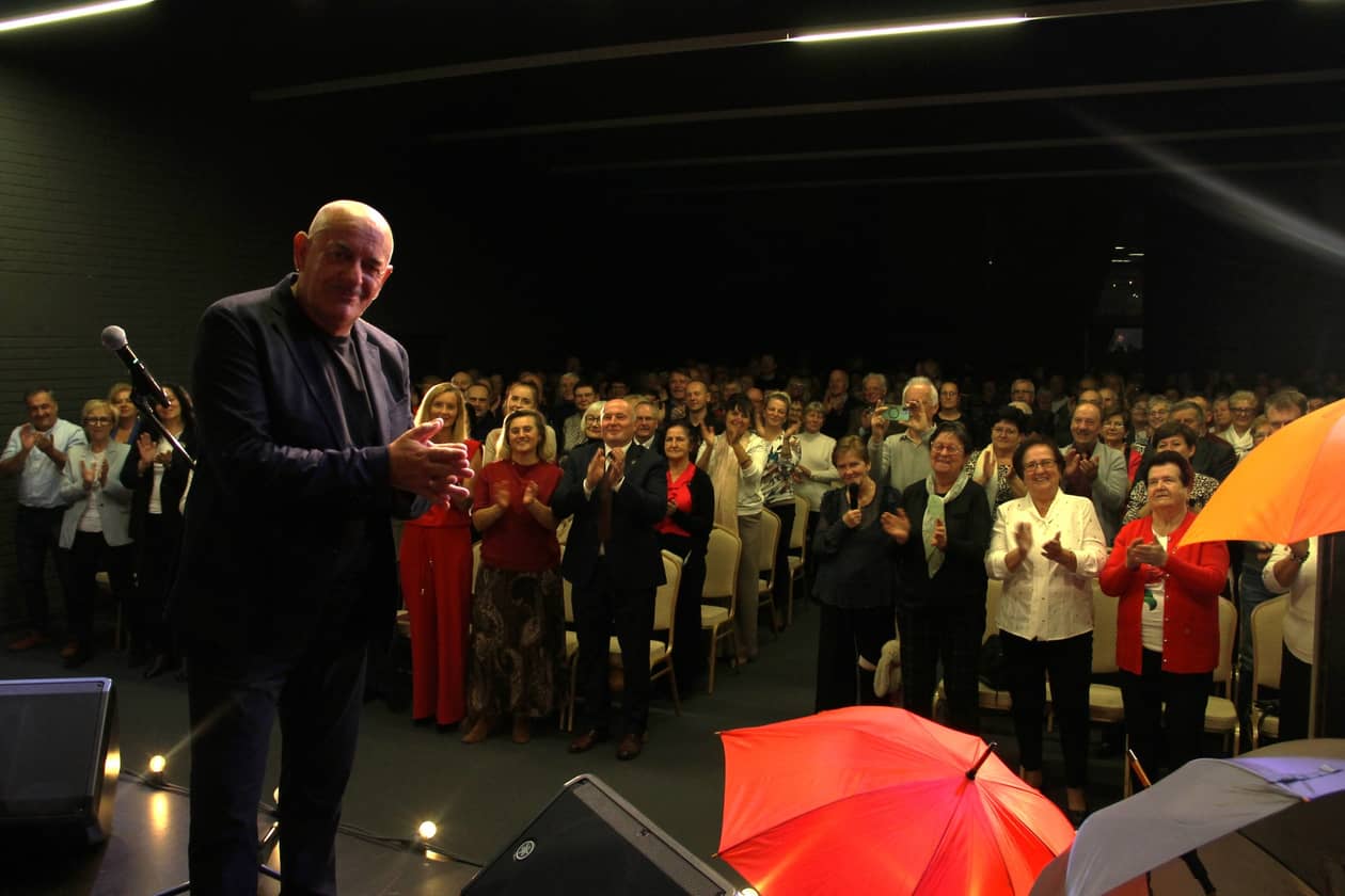 REGION, Czarny Bór: Marcin Daniec rozbawił publiczność